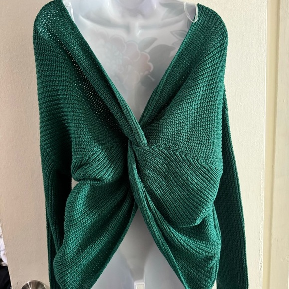 Francesca's Collections Deep Green V-Neck Sweater - Picture 3 of 4